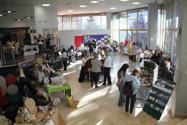 Bajkoviti sajam u Domu omladine: Prostor susreta, stvaranja i podrške mladim kreativcima